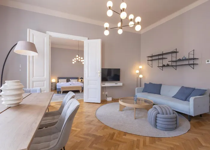 Josef's I Comfort In Ideal Location Apartment *