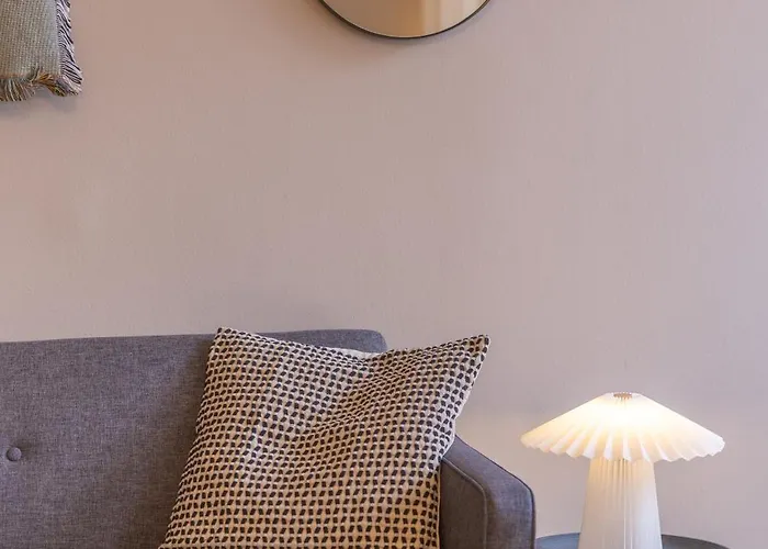 Josef's I Comfort In Ideal Location Apartment *