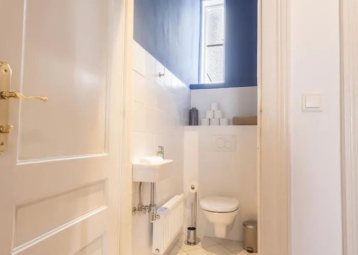Josef's I Comfort In Ideal Location Apartment